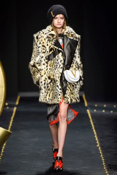 Look 18